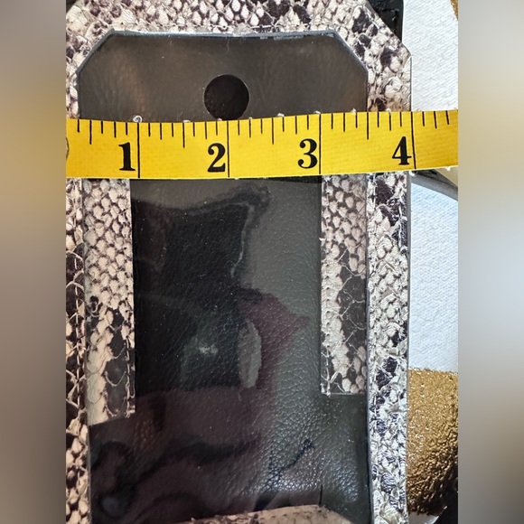 Aimee Kestenberg Cellphone crossbody purse - Picture 8 of 9